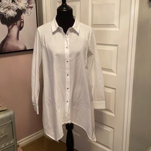White button down shark hem tunic